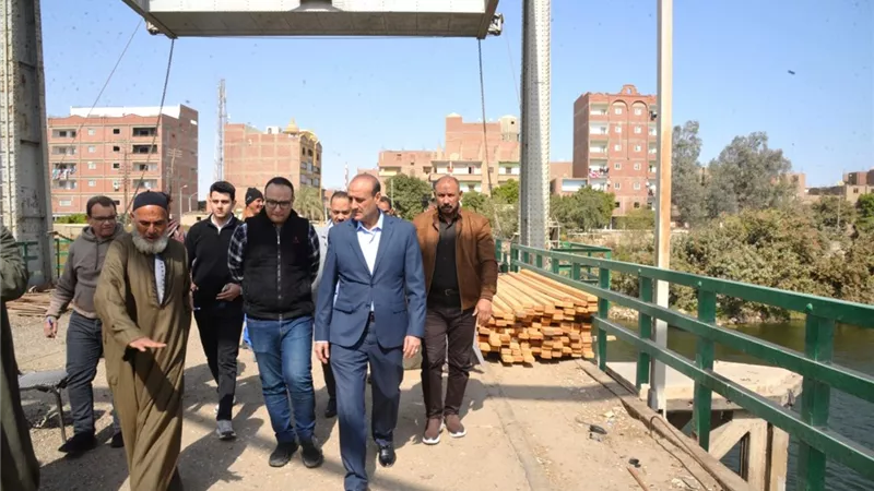 محافظ أسيوط يتابع تنفيذ كوبري الحواتكة بمنفلوط ويوجه بسرعة الانتهاء منه