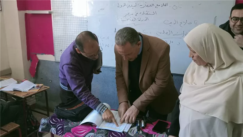 جولة مفاجئة لوكيل تعليم أسيوط لمتابعة الانضباط بمدرستين رسميتين للغات