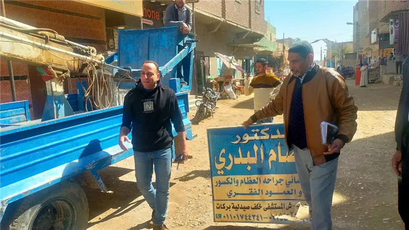 محافظ أسيوط: حملات مكثفة لإزالة الإعلانات المخالفة وتعظيم الاستفادة من موارد الدولة