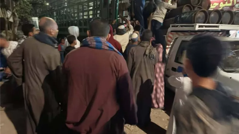 تفاقم أزمة أسطوانات البوتاجاز في قرى أسيوط وسط شكاوى الأهالي