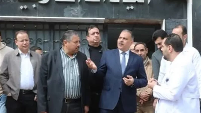 محافظ الشرقية يُفاجئ مستشفى ديرب نجم المركزي للتأكد من  مستوي الخدمة الصحية للمرضي