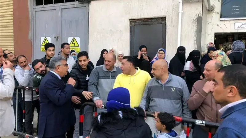 محافظ الدقهلية يتفقد مخبز المحافظة ويؤكد رغيف الخبز خط أحمر ولن أسمح بالمساس به
