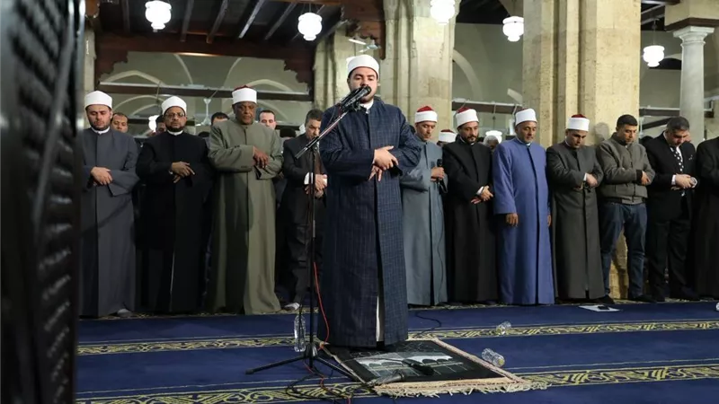 الجامع الأزهر يتألق في الليلة التاسعة عشرة من رمضان.. حضور كثيف وتلاوات بالقراءات المتواترة