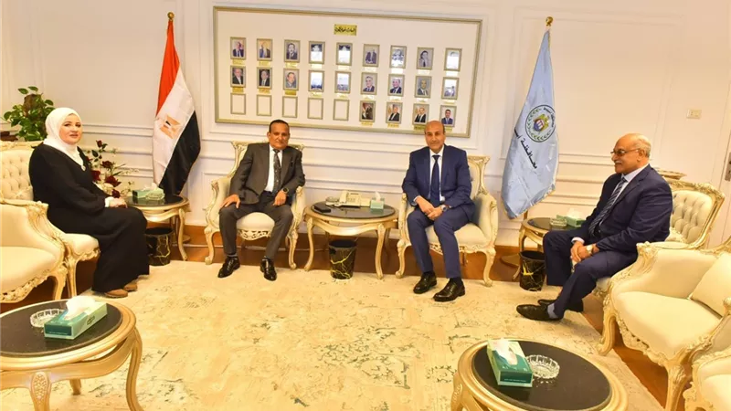 محافظ أسيوط يستقبل قيادات النيابة الإدارية.. ويؤكد التعاون لترسيخ الشفافية بالجهاز الإداري