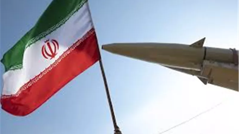 إيران تطلق صاروخًا عنقوديًا نحو وسط إسرائيل.. وإصابتان بجروح خطيرة