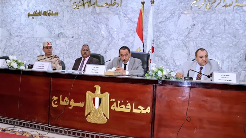 أبريل المقبل.. محافظ سوهاج يبحث الانتهاء من مشروعات حياة كريمة المرحلة الأولى 