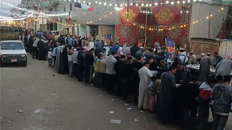 أكبر مائدة إفطار جماعي في قرية أبو ريا بمركز الرياض بكفر الشيخ