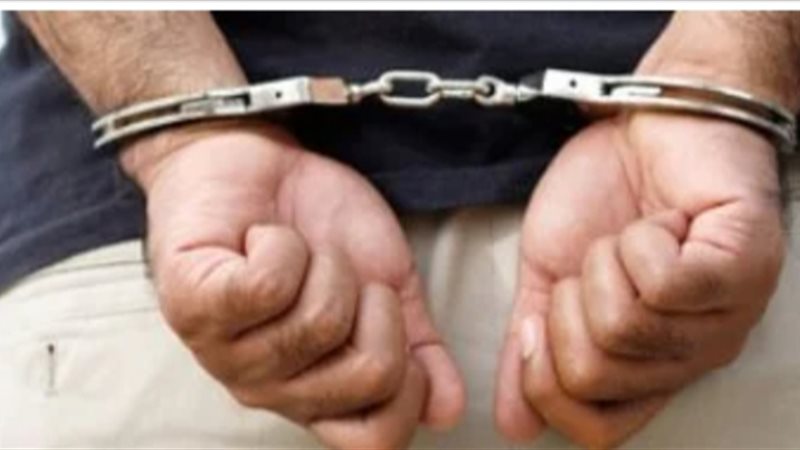رحلة عمرة تنتهي بعقود
