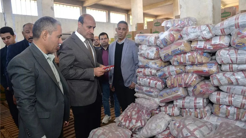 محافظ أسيوط يتفقد مخازن الشركة المصرية لتجارة الجملة ويؤكد توافر السلع التموينية 