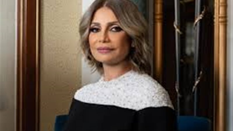 الفنانة الكبيرة سوسن