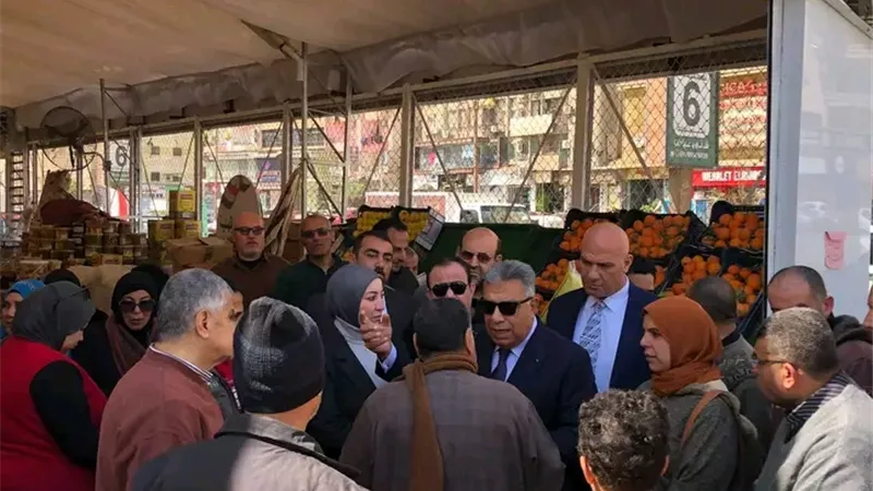 محافظ الدقهلية يتفقد المعرض الدائم لمتابعة توزيع الخبز لضمان توافر السلع وضبط الأسعار 