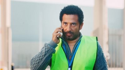 مسلسل إفراج الحلقة 24.. عمرو سعد يطلب يد تارا عماد ووالدها يرفض والشرطة تهاجم الحِكر