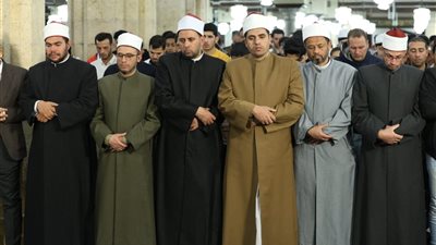 بروايات «حفص وقنبل وخلاد والدوري».. الجامع الأزهر يحتضن ليلة روحانية عامرة في التراويح بالليلة السادسة والعشرين من رمضان