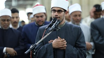 بتوجيهات شيخ الأزهر.. تقديم النابغة الكفيف عبد الله عمار لإمامة التراويح بالجامع الأزهر