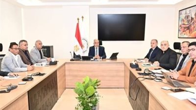 الري والتخطيط يستعرضان خطط تطوير المصارف والمنشآت المائية