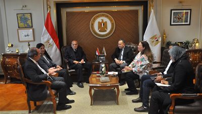 وزير التعليم العالي ومجدي يعقوب يناقشان دعم الرعاية الصحية في مصر وإفريقيا
