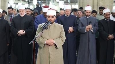 الأزهر يحيي آخر الليالي الوترية بتراويح استثنائية.. وختم القرآن في الليلة 29