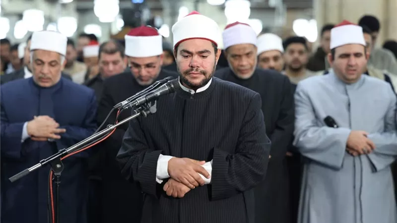 الجامع الأزهر يمتلئ بالمصلين في الليلة الـ23 من رمضان لإحياء العشر الأواخر