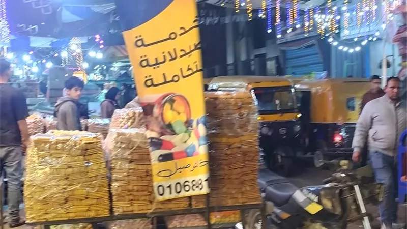 فوضى الإشغالات تعيق الحركة بشارع وسط البلد بـ الحسينية والمسؤولين نايمين في العسل 