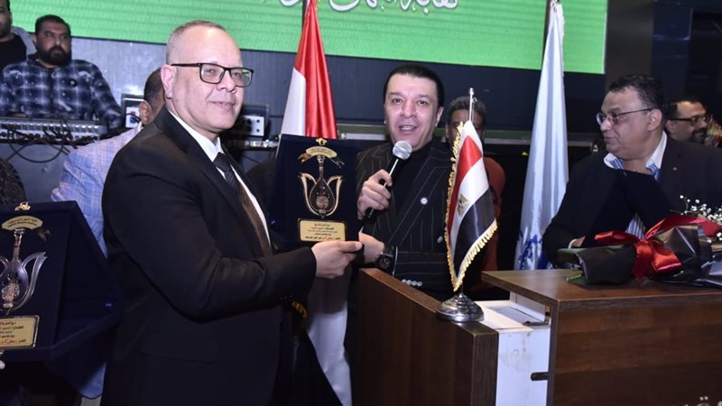 الفنان مصطفى كامل