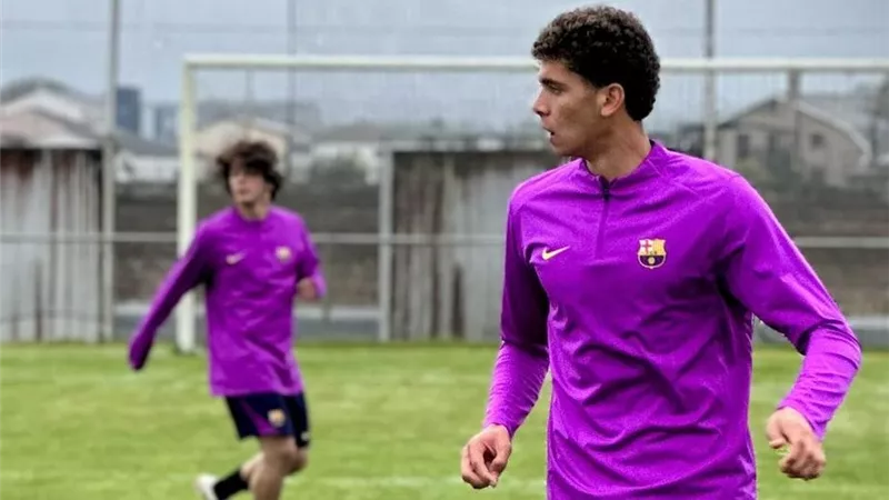 قائمة برشلونة لمباراة ريال بيتيس في نهائي كأس إسبانيا للشباب.. موقف حمزة عبد الكريم