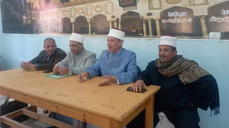 مديرالتعليم الابتدائي بمنطقة سوهاج الأزهرية يعقد اجتماعا موسعا بقاعة اجتماعات إدارة طهطا الأزهرية