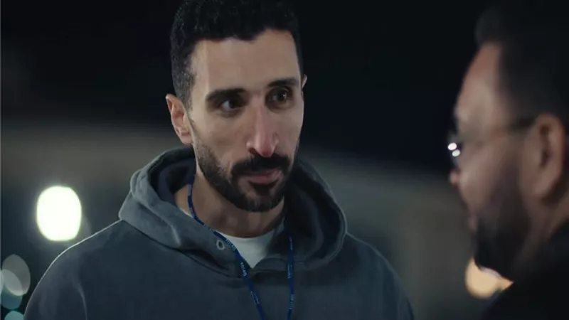 صفحة جديدة في حياة أحمد رزق وجومانا مراد على إيد حسن حفني في مسلسل اللون الأزرق الحلقة 7