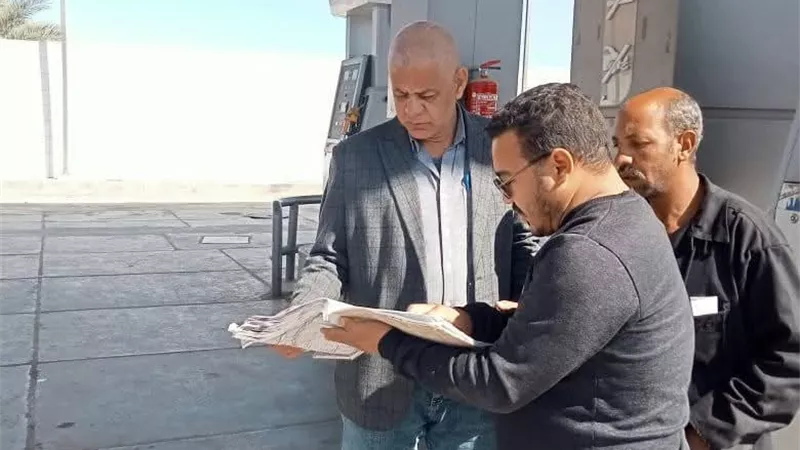 جولة صباحية لمتابعة محطات الوقود والتأكد من الالتزام بالأسعار في طما