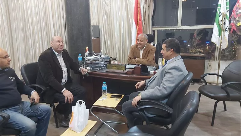 رئيس جامعة أسيوط الجديدة التكنولوجية يهنئ نقيب مهندسي أسيوط بفوزه بثقة الجمعية العمومية