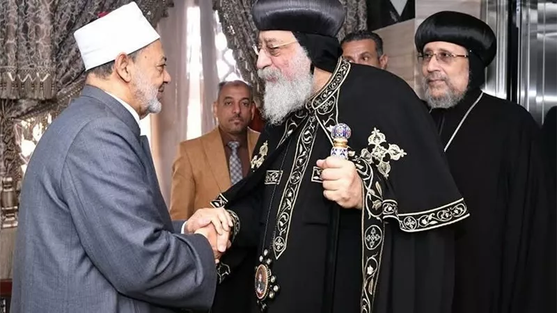 شيخ الأزهر يتلقى تهنئة البابا تواضروس بعيد الفطر.. تأكيد على وحدة النسيج الوطني
