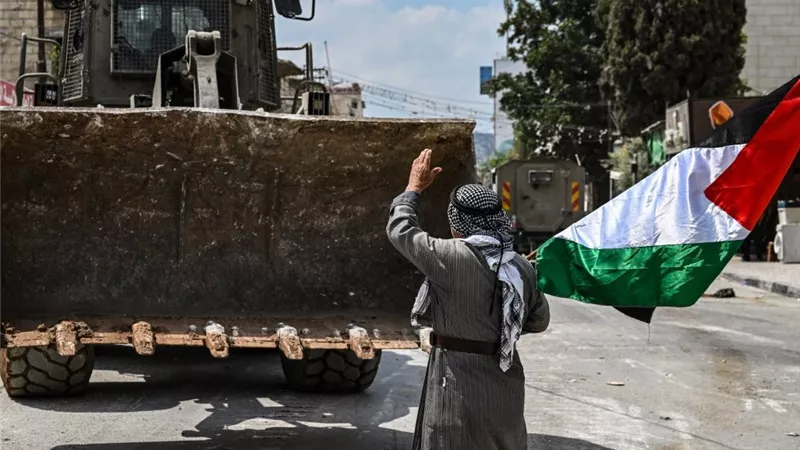 التصعيد الإسرائيلي في الضفة وغزة.. هل يجري تشكيل واقع فلسطيني جديد؟ |خاص