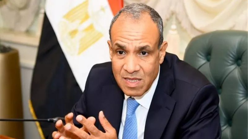 وزير الخارجية يبحث هاتفيا مع نظيره الكويتي التطورات الإقليمية وسبل خفض التصعيد