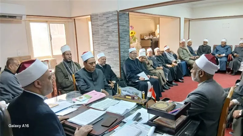 وكيل أوقاف أسيوط يعقد اجتماعًا مع مديري الإدارات استعدادًا لعيد الفطر