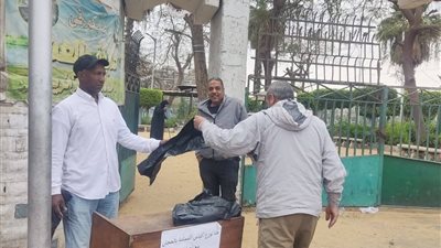الجيزة توزّع أكياسًا بلاستيكية مجانًا لروّاد الحدائق والمتنزهات لتيسير جمع المخلفات