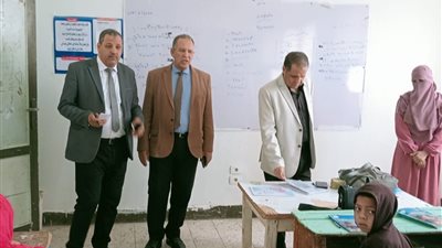 مدير تعليم أسيوط يتفقد سير الدراسة بمدارس دكران وبنى سميع بأبوتيج