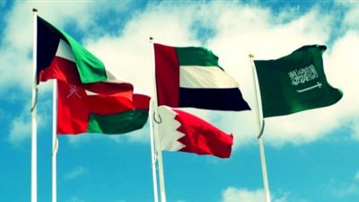 بلومبرج: دول الخليج تدرس الانخراط في الحرب حال تصعيد إيراني يستهدف البنية التحتية