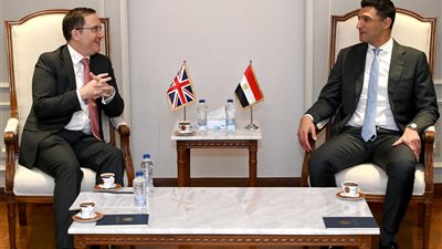 السيارات والبطاريات.. وزير الصناعة يبحث تعزيز التعاون مع بريطانيا