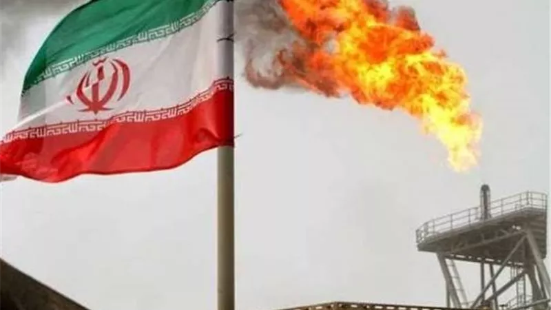 رويترز: «سينوبك» الصينية تتراجع عن شراء النفط الإيراني رغم تخفيف العقوبات الأمريكية