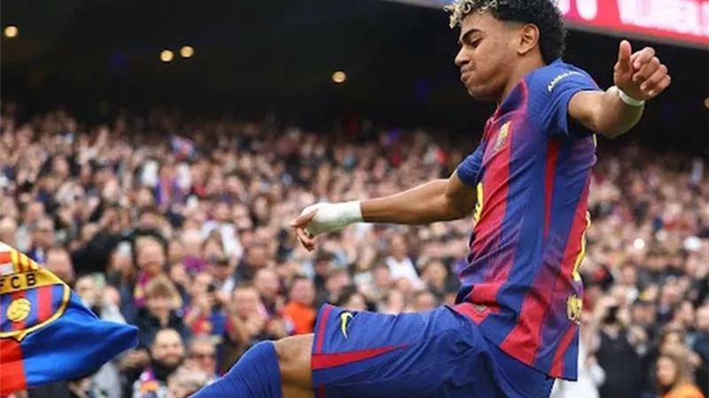 فليك يُفجر غضب لامين يامال في مباراة برشلونة ورايو فاليكانو