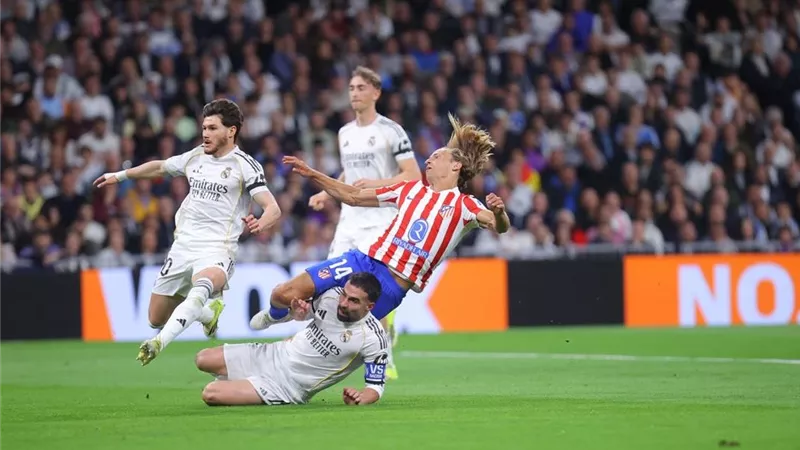 أتلتيكو مدريد يسخر من التحكيم الإسباني بسبب مباراة ريال مدريد