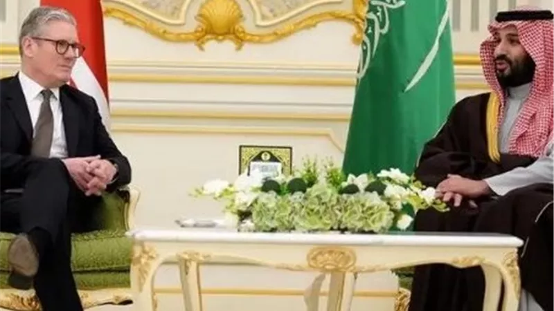 ستارمر يرفض الهجمات الإيرانية على السعودية ..ويؤكد دعم بريطانيا للأمن الإقليمي