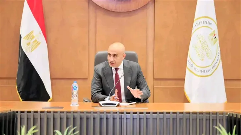 وزير التعليم يعقد اجتماعًا موسعًا مع قيادات بالقاهرة لمتابعة انتظام العملية التعليمية