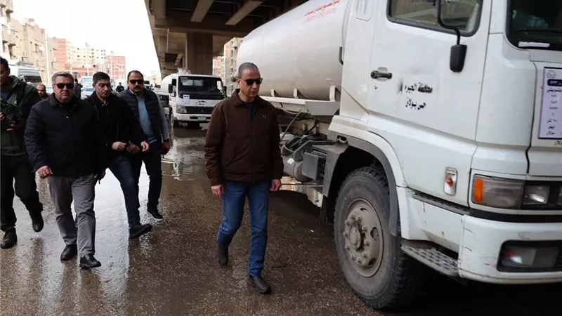 محافظ الجيزة يتفقد جهود شفط مياه الأمطار بشوارع الدقي والعجوزة