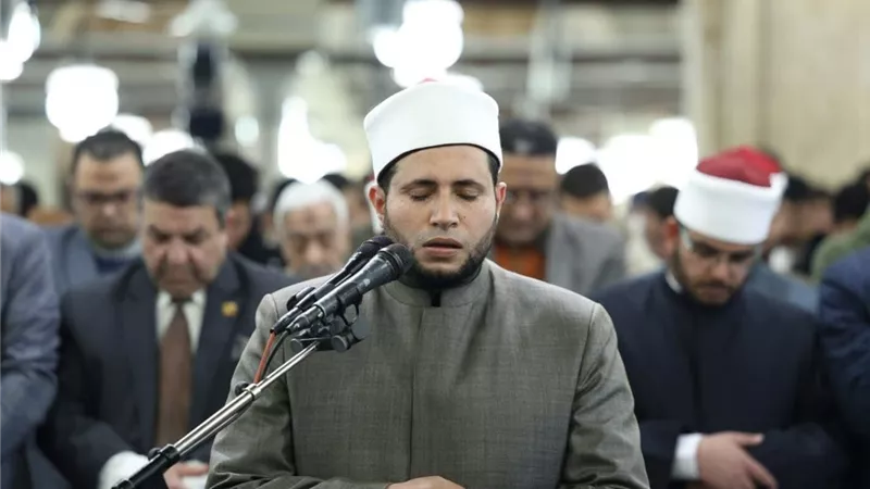 بتوجيهات الإمام الأكبر.. الأزهر يتكفل بعلاج إمام القبلة بعد إصابته بنزيف في المخ