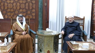 شيخ الأزهر يستقبل السفير الإماراتي بالقاهرة لتعزيز التعاون المشترك