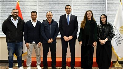وزير الرياضة يلتقي وفد الاتحاد الدولي للريشة الطائرة