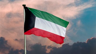 حريق ضخم في خزانات وقود مطار الكويت إثر هجوم بطائرة مسيّرة