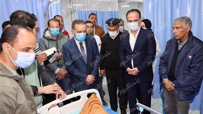 محافظ المنوفية يزور مصابي حادث السادات.. صور 