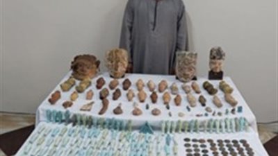 ضبط متهم وبحوزته 277 قطعة أثرية قبل ترويجها في السوق السوداء بالمنيا