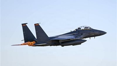 تليجراف البريطانية: مصير الطيار الأمريكي المفقود بإيران قد يغير مسار الحرب الدائرة